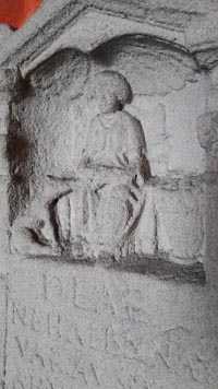 Afbeelding van votiefsteen in de Nehalennia tempel te Colijnsplaat